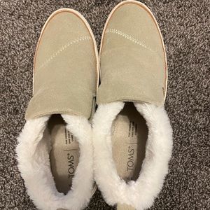 Only worn once Tom slip on sneaker with Sherpa lining